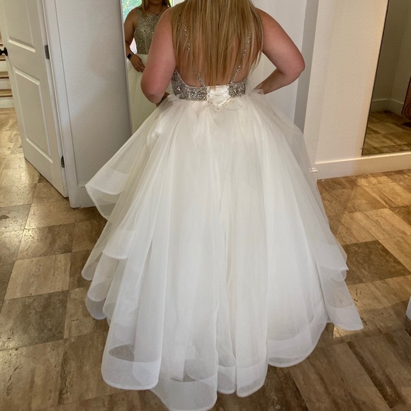 Hayley Paige Dori gown 👰🏼✨ - Picture 2 of 5